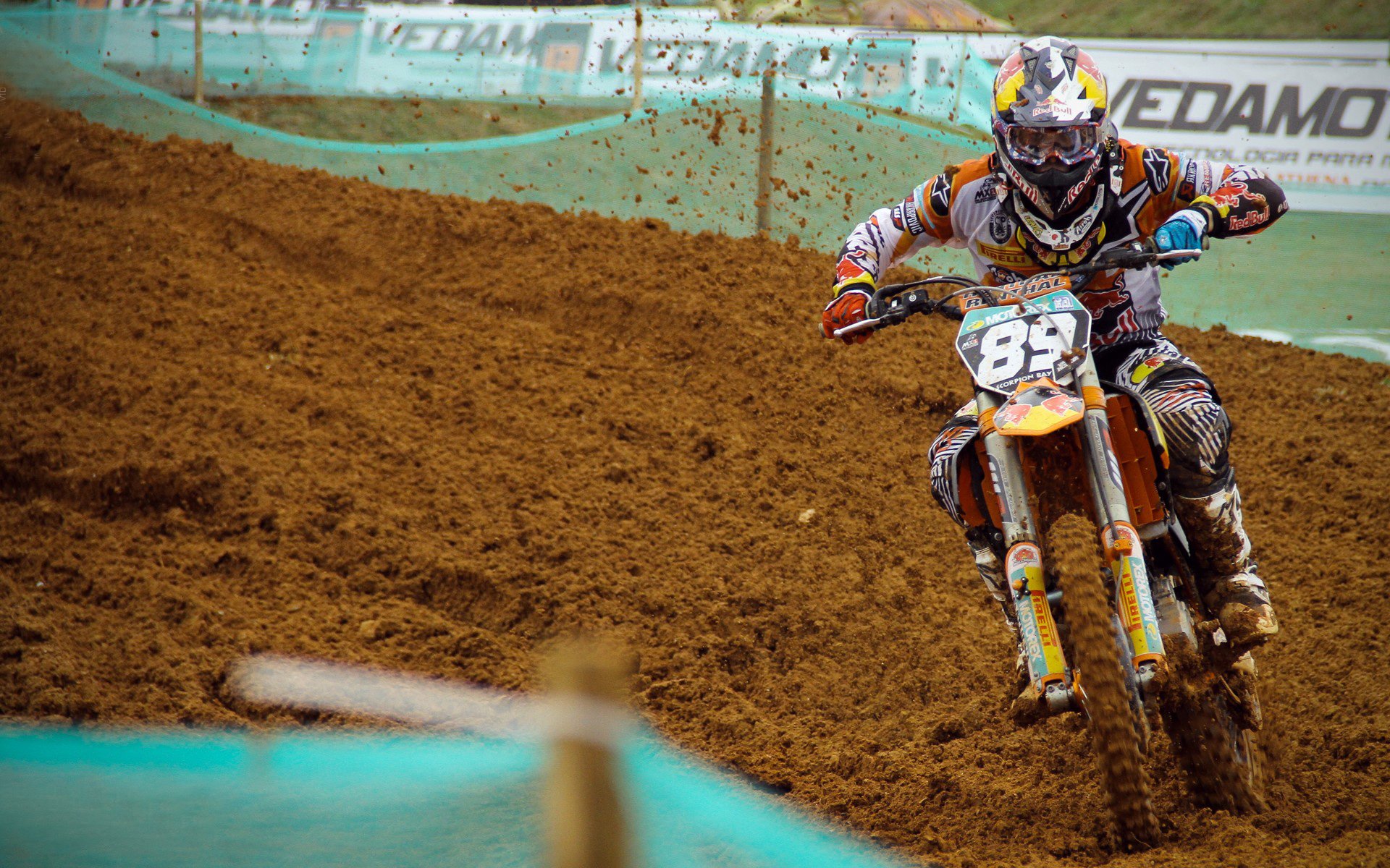 18岁法国小将横空出世,六大豪门争相抢购,成转会焦点,法国足球小将19岁