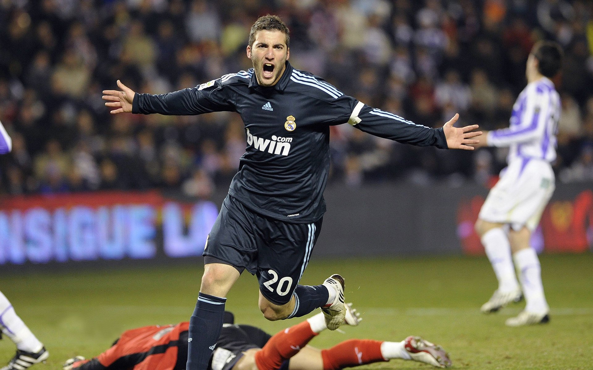 2分钟丢2球!曼联3连胜遭终结,错失联赛第2,迪亚洛世界波救主!